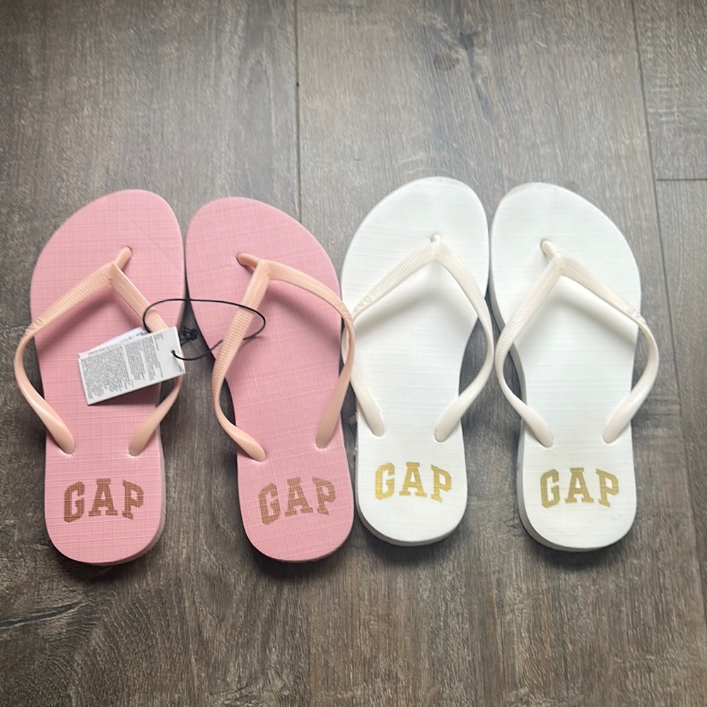 GAP Pink and White Flip Flops Set new with tags